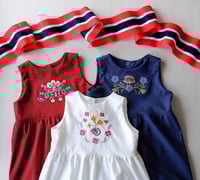 Image 8 of Festkjole med bunadsbroderi