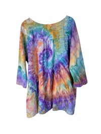 Image 7 of M Cotton Woven Forager Top in Tropical Spiral Ice Dye