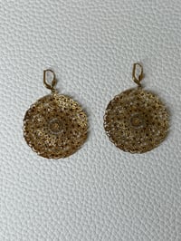 Image 5 of LA VIE PARISIENNE gold tone filigree Swarovski crystal round disk earrings