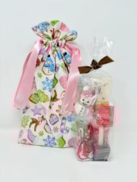 Image 2 of Le Pochon-cadeau avec son kit chocolat chaud gourmand ! 