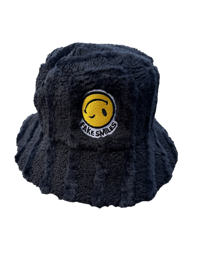 Black fuzzy bucket hat 