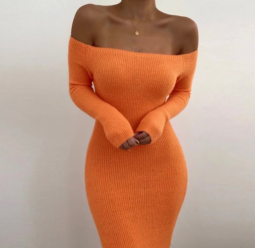 Long-Sleeved off the Shoulder Maxi Dress