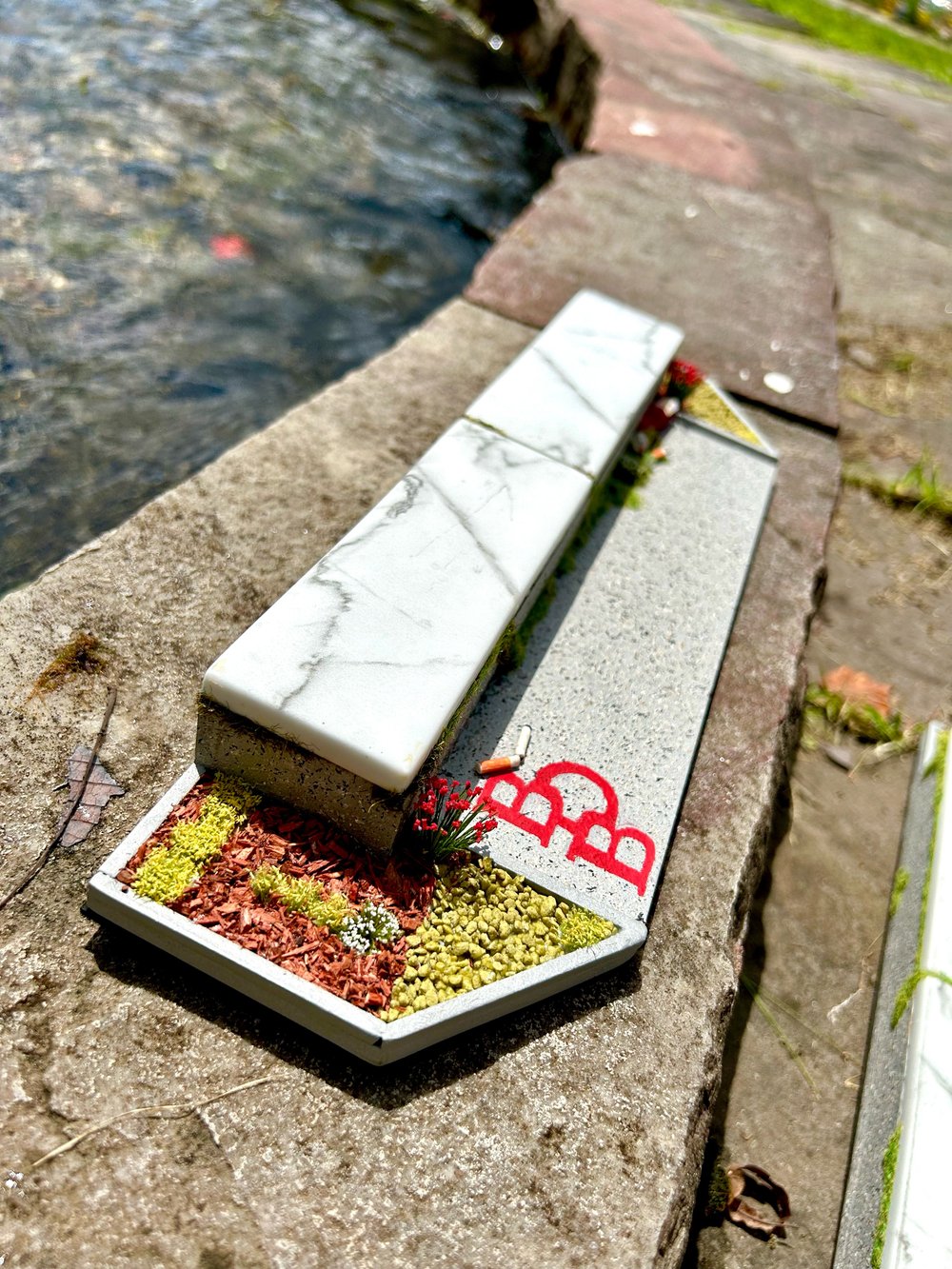Image of Park Ledge (Red Mulch)