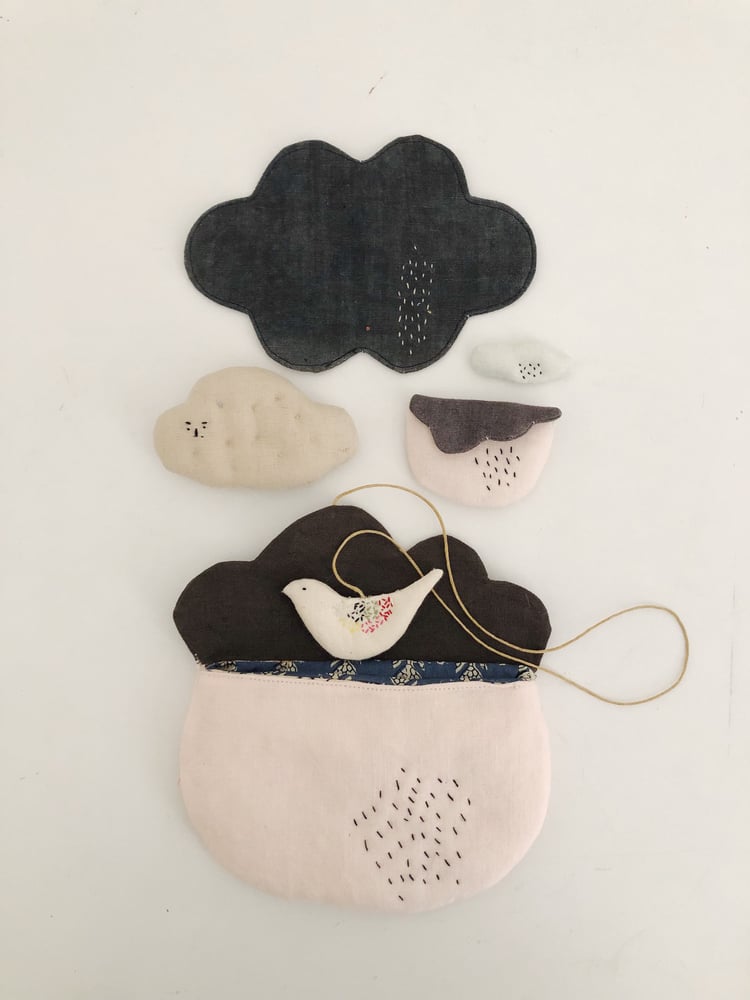 Image of « Nuageux, parfois la pluie » cloud pouch 