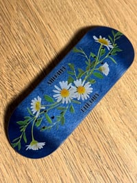 Image 1 of Simulation 33.3mm (Daisies)