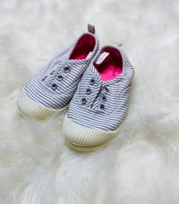 Size 8 Slide on Sneakers 