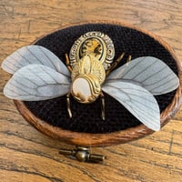 Image 3 of Jewellery bee  (d, 2x2.5 inches) 