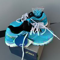 Image 2 of size: us6W uk4 eu37 cm23