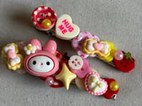 Image 3 of hug me sanrio duo hairclips