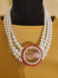 Image 4 of RED AND WHITE PEARL SET