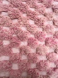 Image 2 of TAPIS ROSE DAMIER 🌸