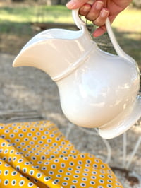 Image 2 of Grand pichet ancien - porcelaine blanche