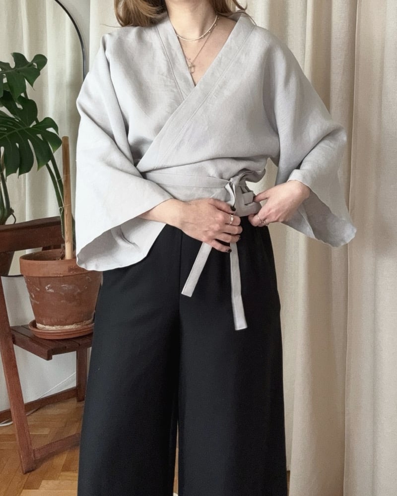 Image of n a n o v o  kimono wrap top 001 / 100% ľan / LIMITED ONE PIECE ONLY