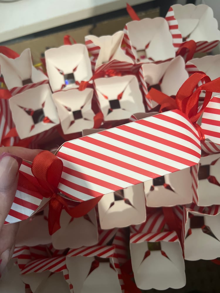 Image of Christmas makeup crackers 