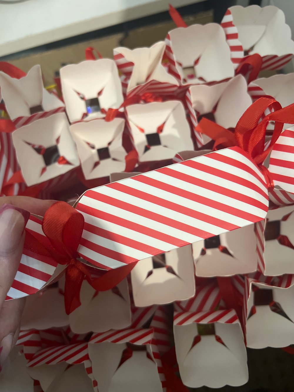 Image of Christmas makeup crackers 