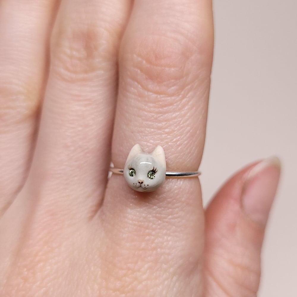 Image of Grey Porcelain & Sterling Silver Cat Ring