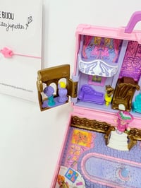 Image 7 of Ensemble bracelet et Polly Pocket La Valise Paris