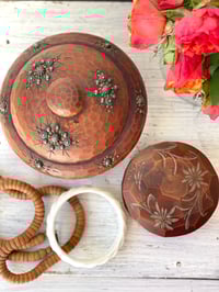 Image 1 of Boîtes en bois gravé