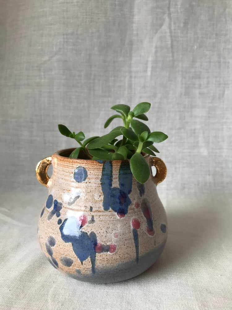 Image of Planter with small gold handles  