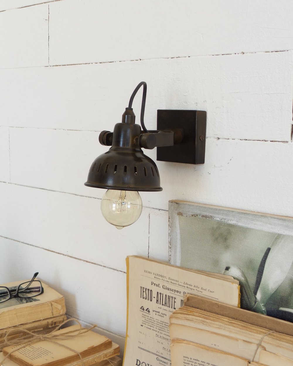 Image of Applique old style industrial black