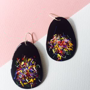 Image of Confetti in black enamel- medium