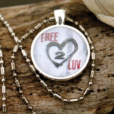 FREE2LUV Pendant Necklace