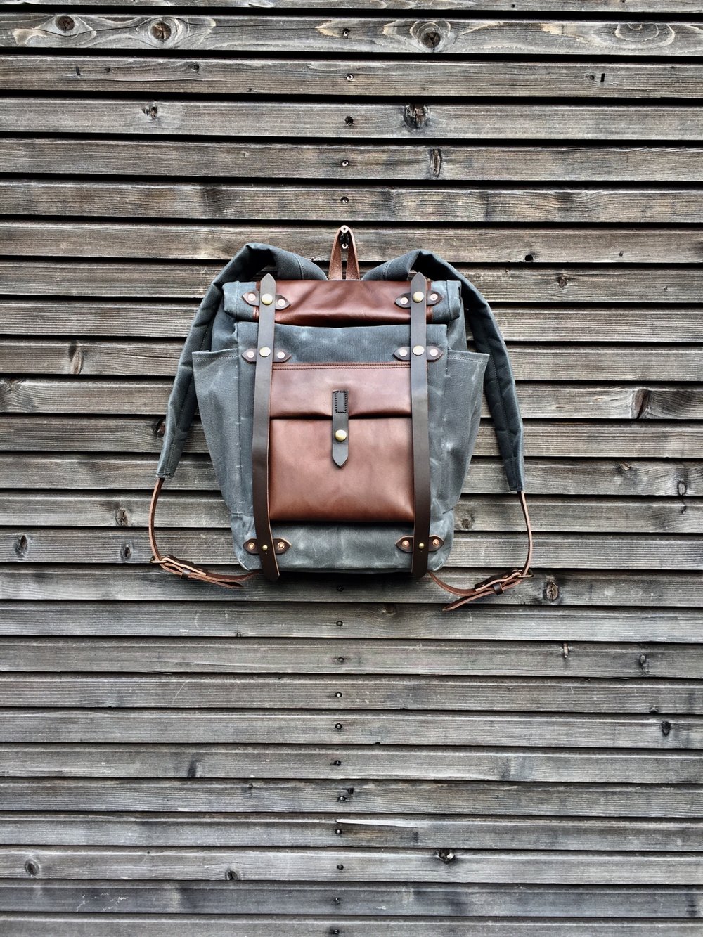 Image of Backpack in waxed canvas, medium size / Hipster Backpack with roll up top and double bottle pocket