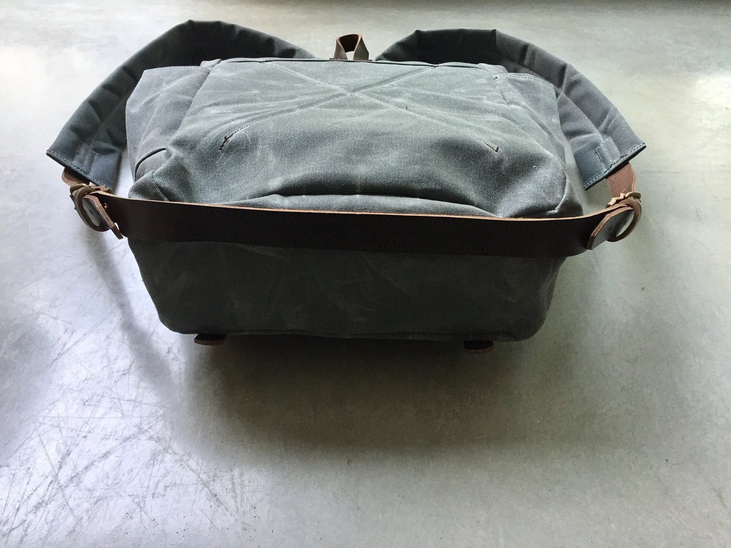 Image of Backpack in waxed canvas,  medium size / Hipster Backpack with roll up top and double bottle pocket