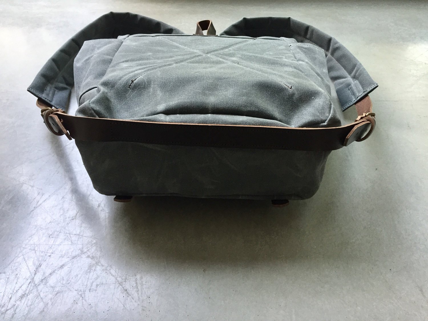 Image of Backpack in waxed canvas,  medium size / Hipster Backpack with roll up top and double bottle pocket