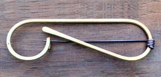 Image of Reclining Drop Brooch