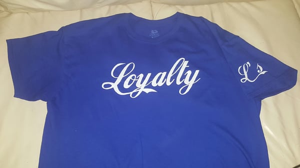 Image of L's up.