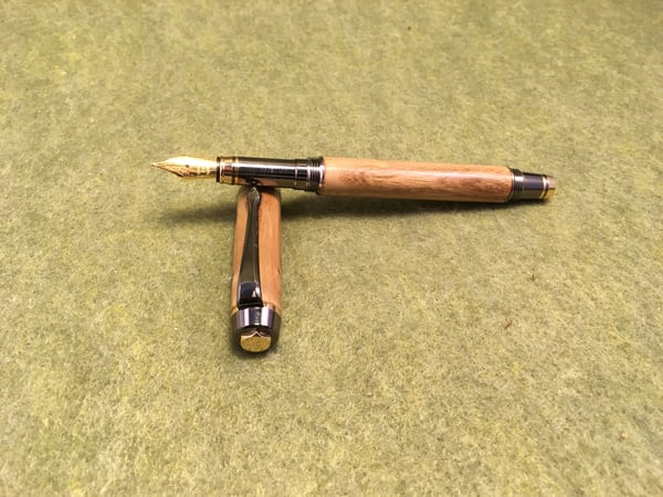 Image of Classic Elite 2 Fountain Pen With Catalpa Wood