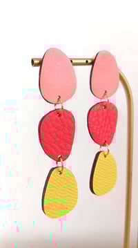 Image 3 of Boucles d'oreilles "Moana" en cuir upcyclé 