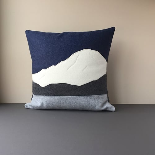 Image of Tahoma / Mount Rainier from Tacoma Landscape Cushion