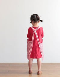 Image 3 of Linen Kid Apron - red & white checkered