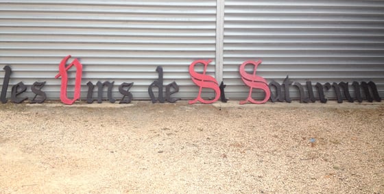 Image of Lot exceptionnel de 19 Lettres d'enseigne gothiques en zinc 