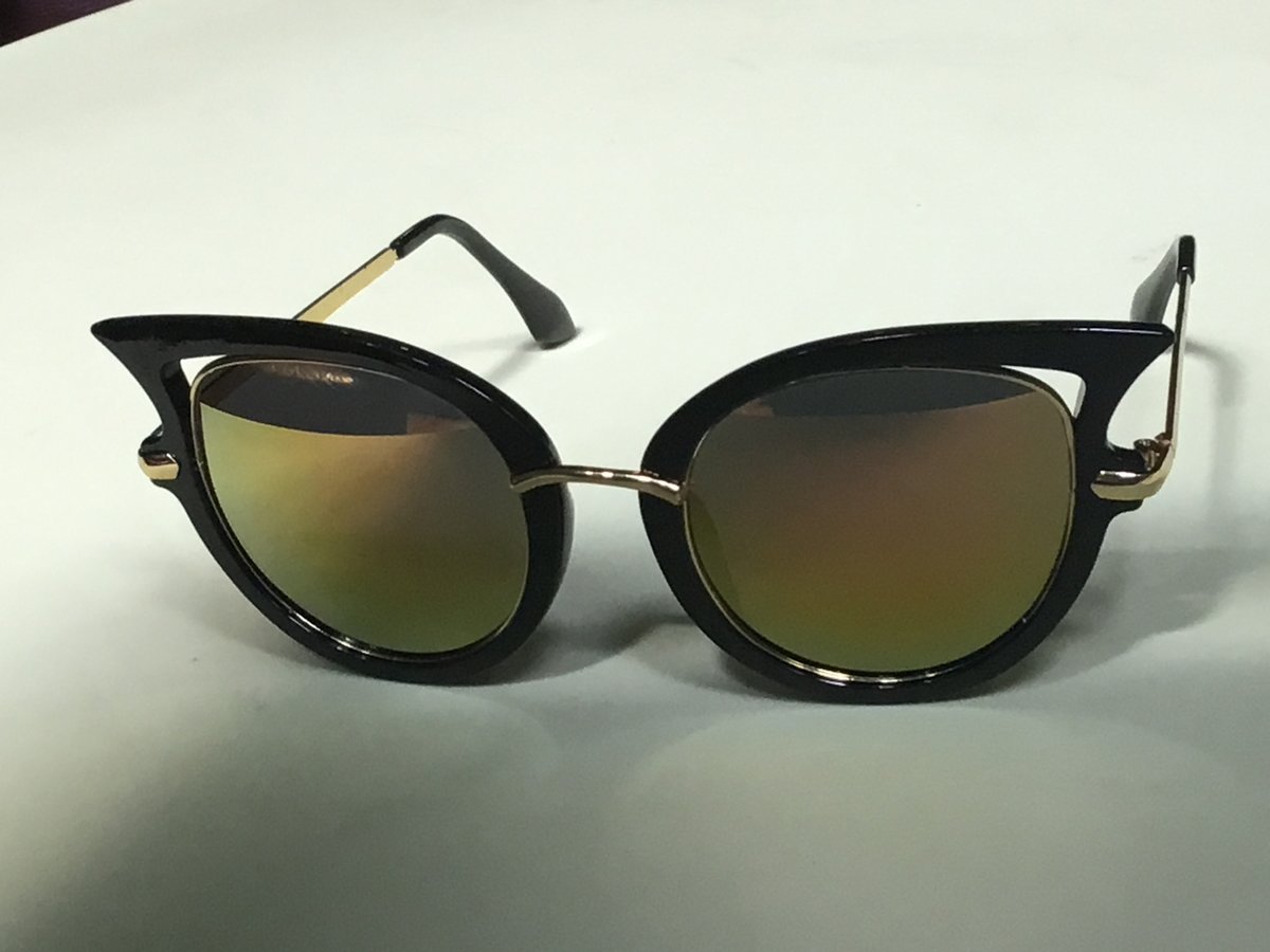 Image of Retro Glam Pointed  Black/Gold Cat Eye Sunglasses