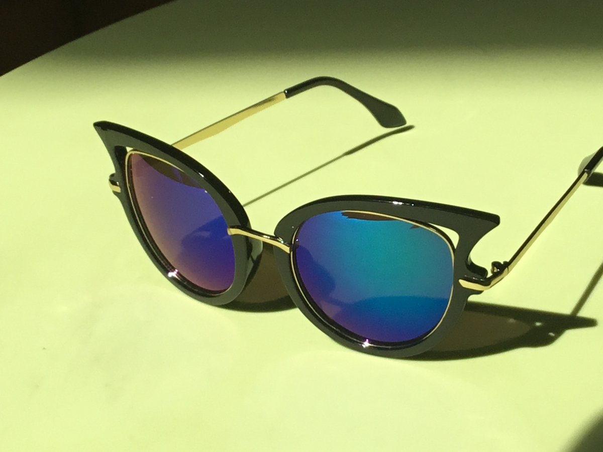 Image of Retro Glam Pointed  Black/Blue Mirrored Cat Eye Sunglasses