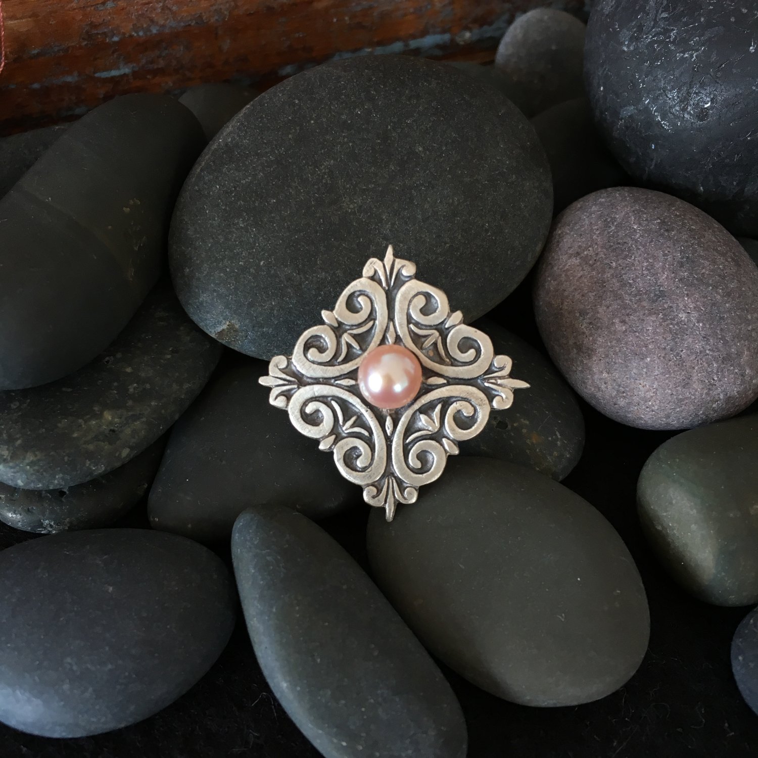 Image of FILIGREE STOCK PIN - PINK PEARL