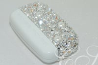 Image 3 of Range Rover Key Case in Diamonds and Pearls