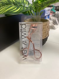 Image 1 of Wet n Wild eyelashes curler