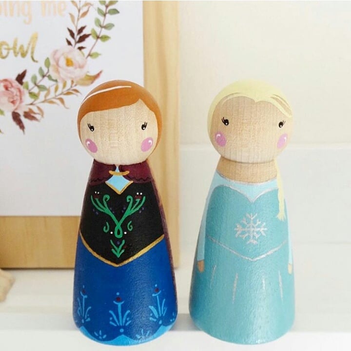 Image of Anna and Elsa