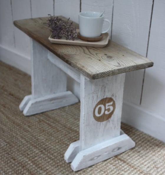 Image of Petit banc ancien en bois.