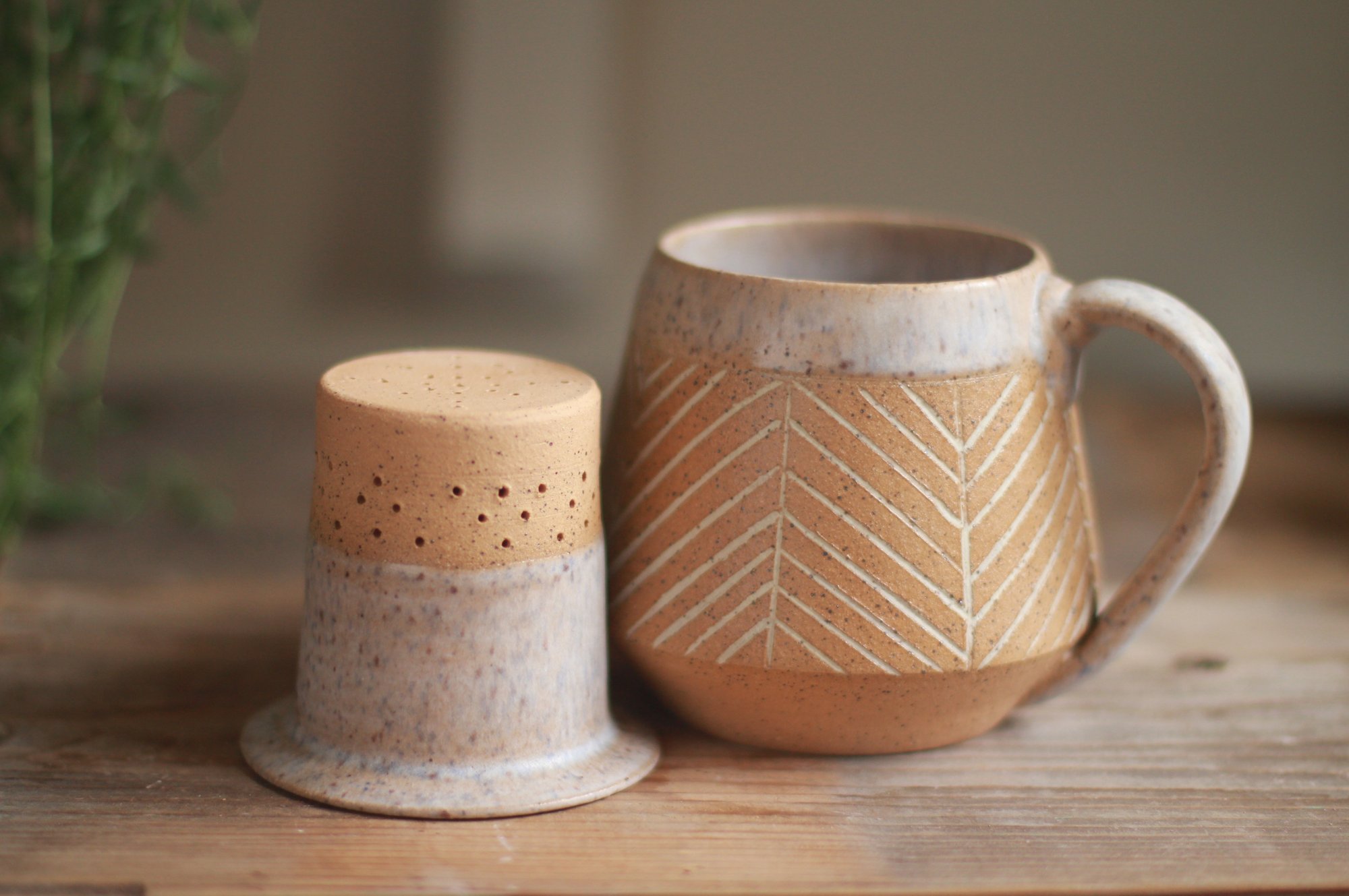 Hand-carved Mug & Lid Tea Rest Steeping Mug Aqua Lidded 