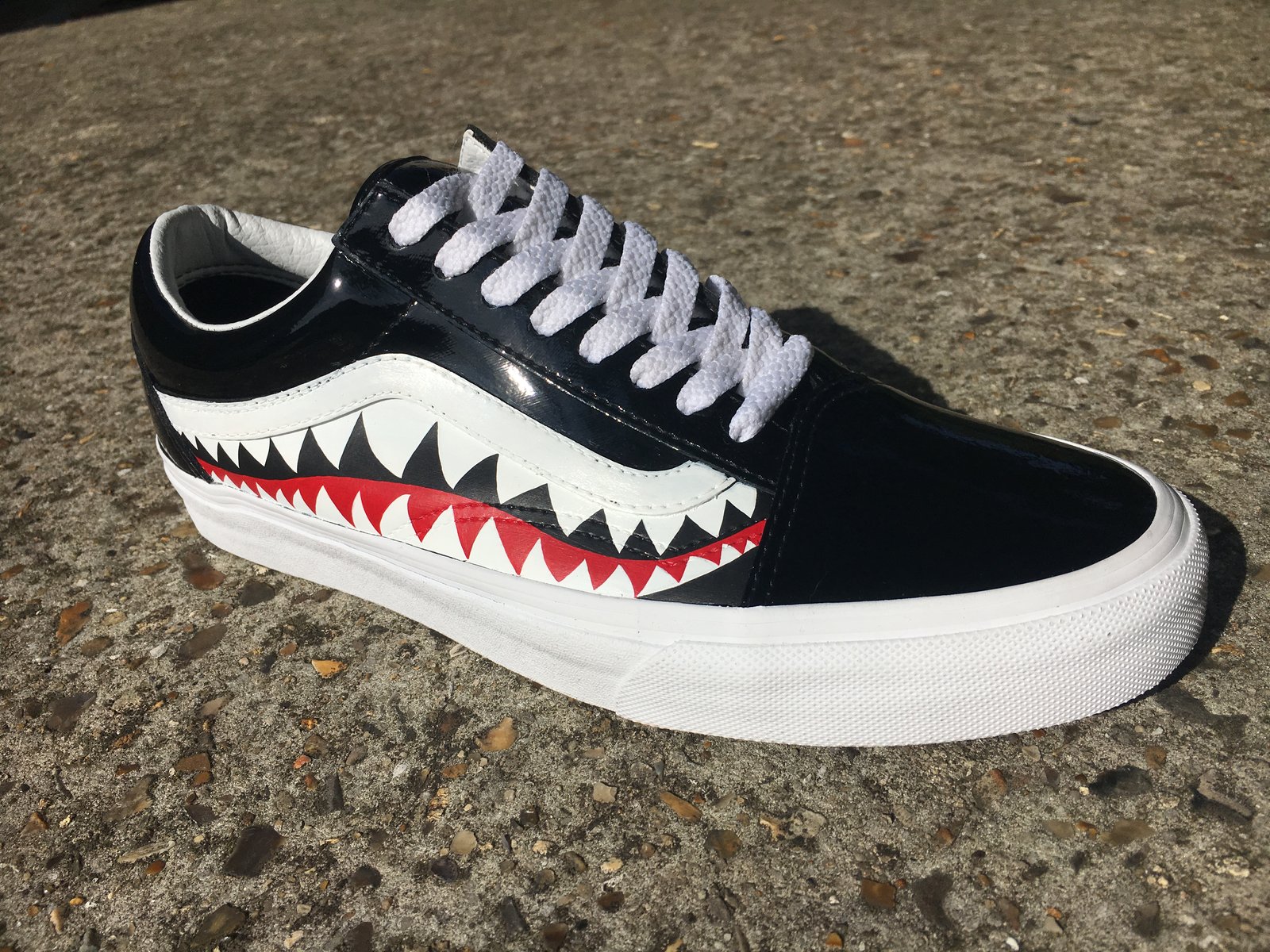 Vans Old Skool teeth shark custom 