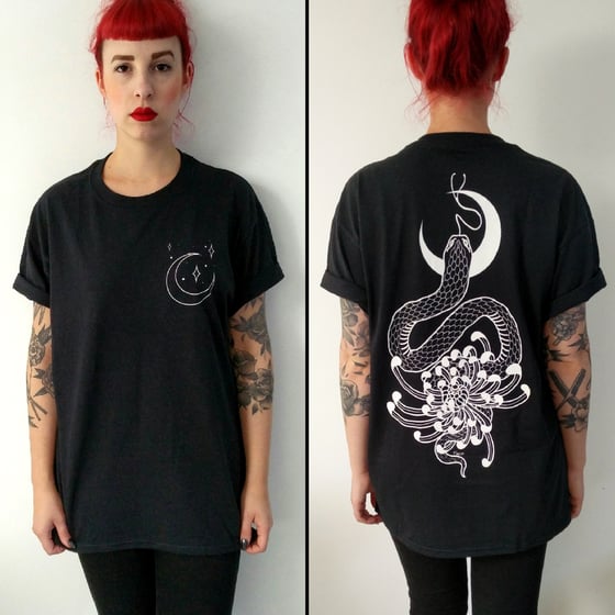 Image of T-SHIRT imprimé coeur+dos SERPENT et CHRYSANTHEME