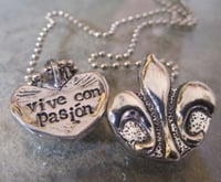 Vive con Pasion  Pewter Pendant