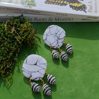 Image 1 of Faux Stone & Seashells V