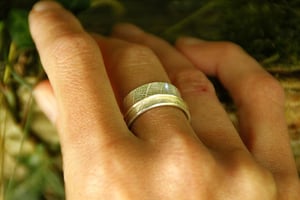 Image of  Leaf print spinner ring