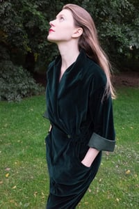 Image 4 of Mørkegrøn velour buksedragt